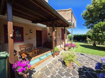 Villetta bifamiliare in vendita di 200 m² in Via delle Barozze