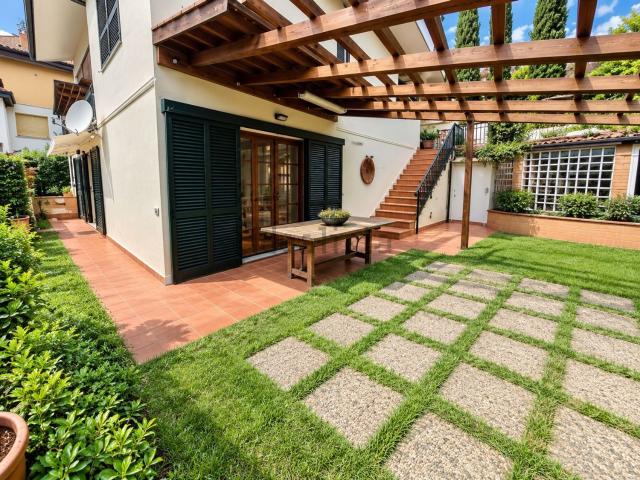 Villetta bifamiliare in vendita di 200 m² in Via delle Fonti
