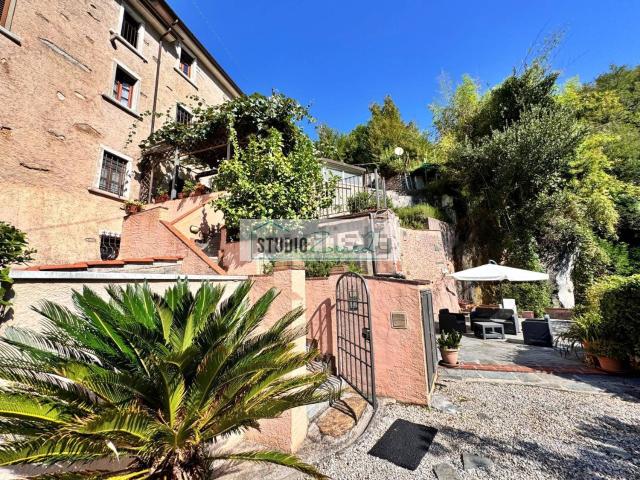 Villetta bifamiliare in vendita di 200 m² in Via delle Piazze