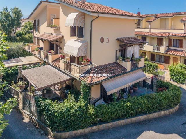 Villetta bifamiliare in vendita di 200 m² in Via Don Giovanni Minzoni, 211
