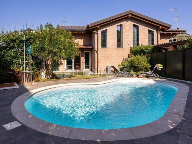 Villetta bifamiliare in vendita di 200 m² in Via Enzo Biagi, 24