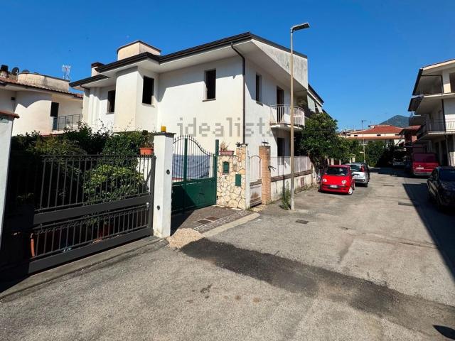 Villetta bifamiliare in vendita di 200 m² in Via Feudo