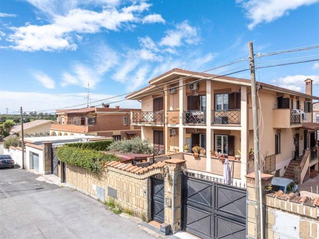 Villetta bifamiliare in vendita di 200 m² in Via Fiordimonte