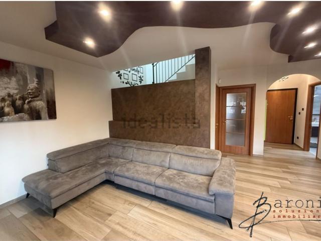 Villetta bifamiliare in vendita di 200 m² in Via Firenze