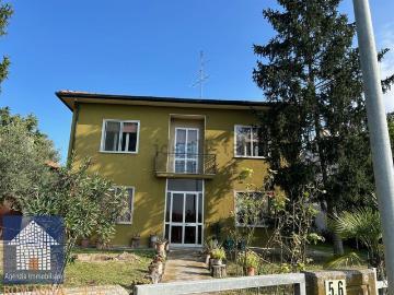 Villetta bifamiliare in vendita di 200 m² in Via Fiumazzo, 33