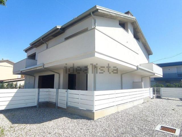 Villetta bifamiliare in vendita di 200 m² in Via Fiume, 14