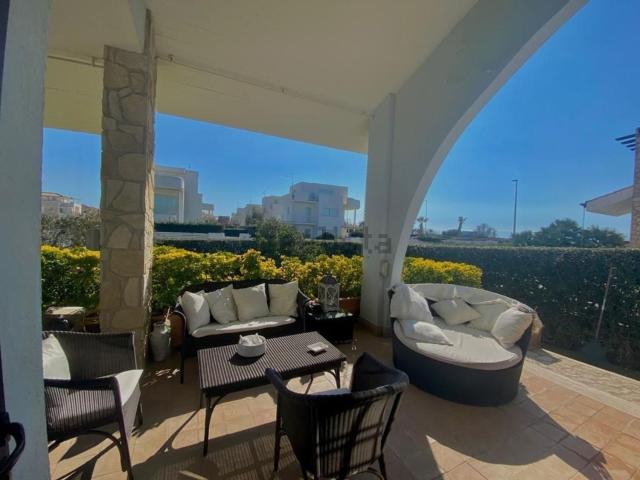 Villetta bifamiliare in vendita di 200 m² in Via Forte dei Marmi