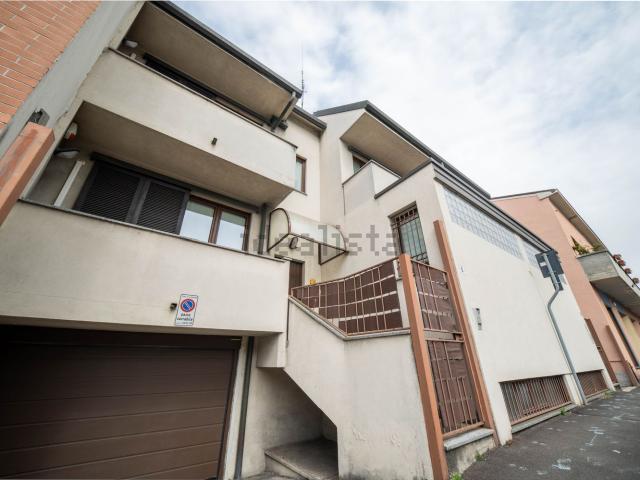 Villetta bifamiliare in vendita di 200 m² in Via Fratelli Bandiera, 8