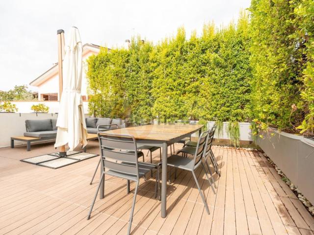 Villetta bifamiliare in vendita di 200 m² in Via Fratelli Cau, 31