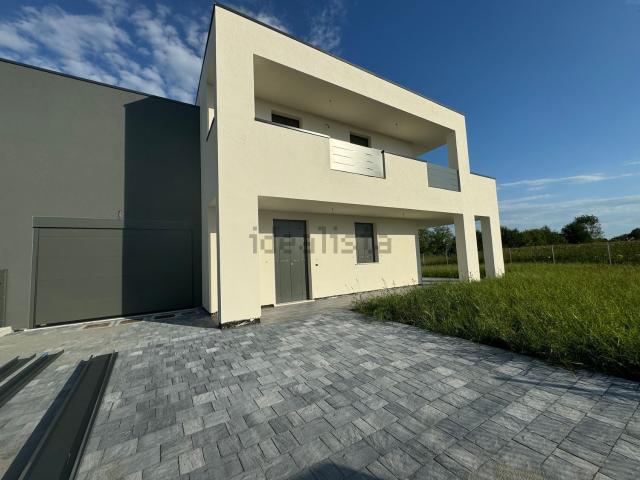 Villetta bifamiliare in vendita di 200 m² in Via Fratte