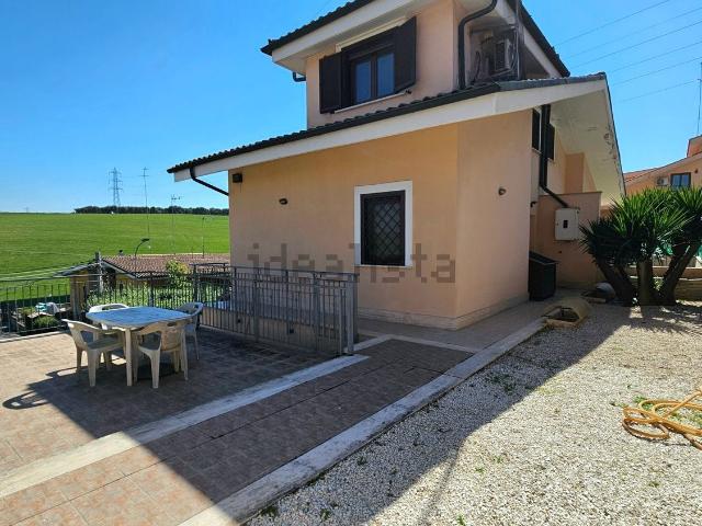 Villetta bifamiliare in vendita di 200 m² in Via Francesco Borromini