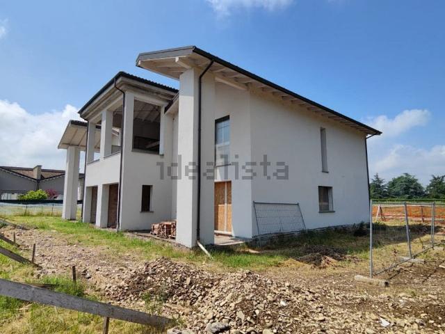 Villetta bifamiliare in vendita di 200 m² in Via G. Marconi