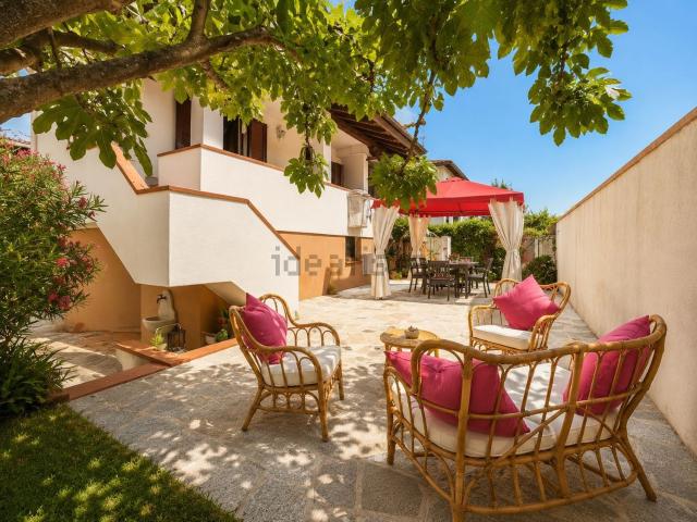 Villetta bifamiliare in vendita di 200 m² in Via G.Donizetti, 12
