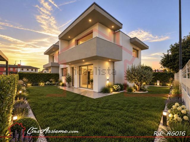 Villetta bifamiliare in vendita di 200 m² in Via G. Verdi