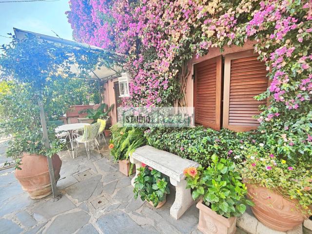 Villetta bifamiliare in vendita di 200 m² in Via Giandiana