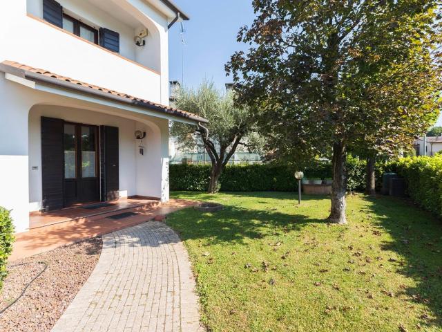 Villetta bifamiliare in vendita di 200 m² in Via Grande di Carbonera