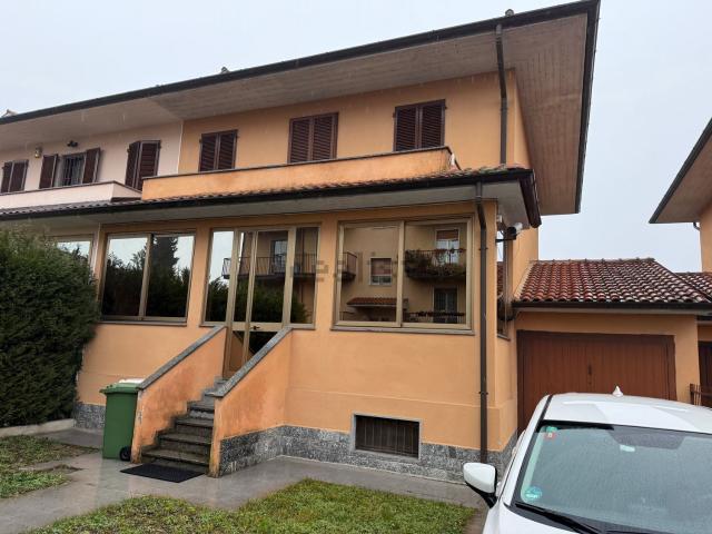 Villetta bifamiliare in vendita di 200 m² in Via Guglielmo Marconi
