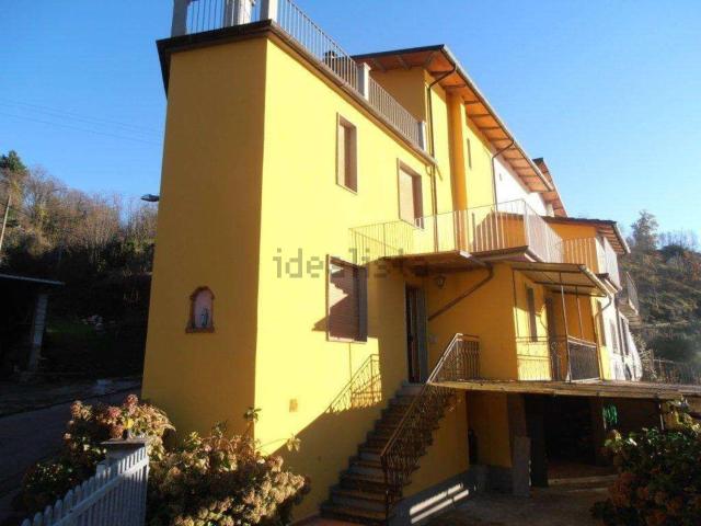 Villetta bifamiliare in vendita di 200 m² in Via IV Novembre