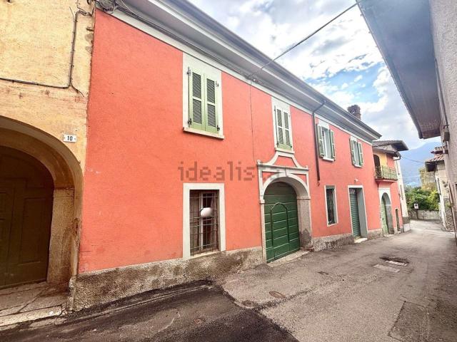 Villetta bifamiliare in vendita di 200 m² in Via Libertà, 6