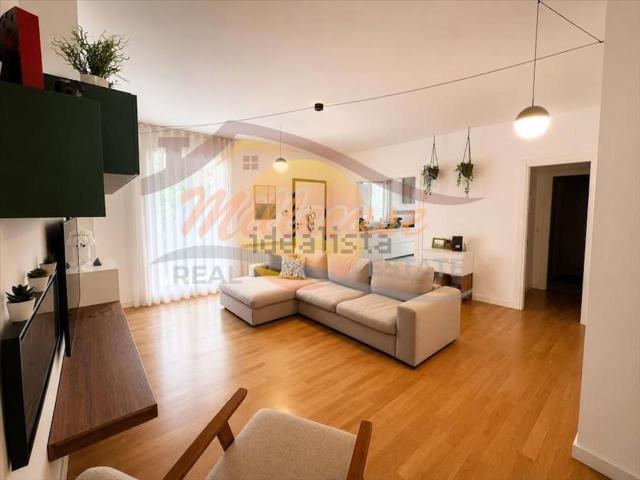 Villetta bifamiliare in vendita di 200 m² in Via Luigi Maria Monti