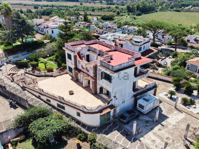 Villetta bifamiliare in vendita di 200 m² in Via Madonna del Pantano, 131