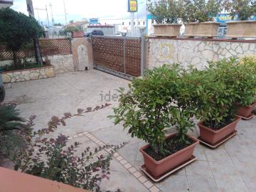 Villetta bifamiliare in vendita di 200 m² in Via Madonna della Pace, 38