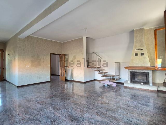 Villetta bifamiliare in vendita di 200 m² in Via Maestra Grande, 38