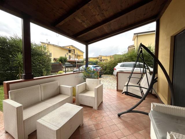 Villetta bifamiliare in vendita di 200 m² in Via Martiri di Nassirya, 17