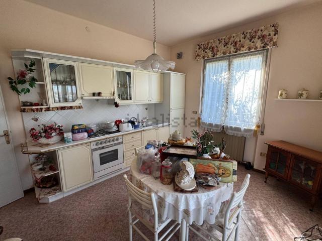 Villetta bifamiliare in vendita di 200 m² in Via Michelangelo Buonarroti, 1