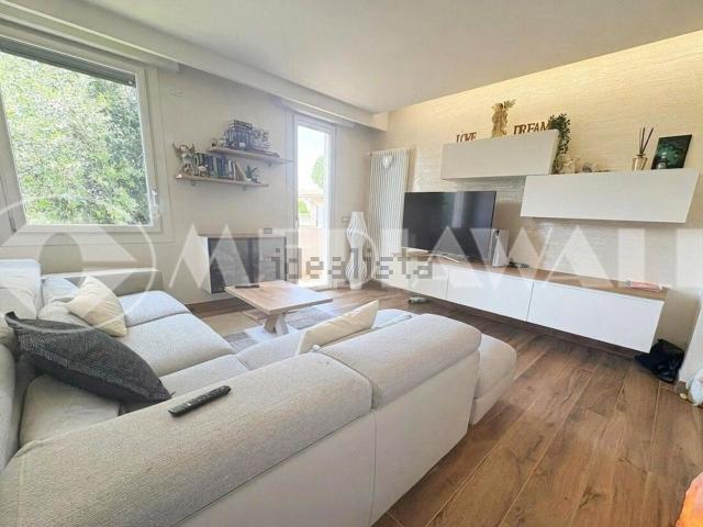 Villetta bifamiliare in vendita di 200 m² in Via Mira, 26