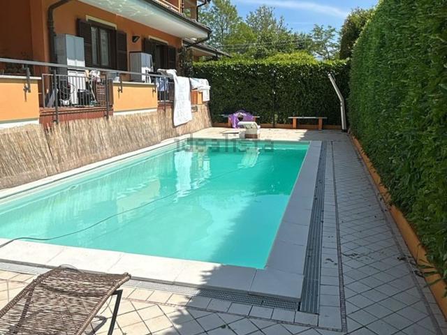 Villetta bifamiliare in vendita di 200 m² in Via Monte Tibert, 4