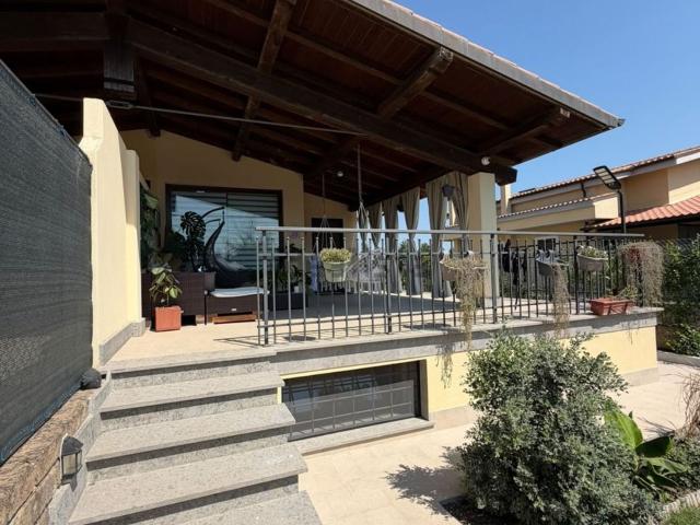 Villetta bifamiliare in vendita di 200 m² in Via Monte Rigorio