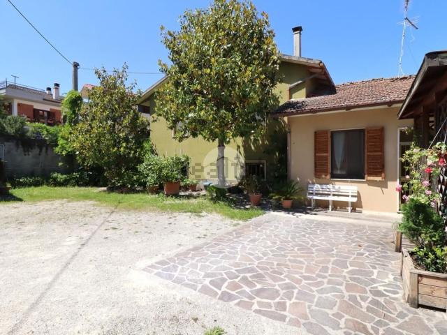 Villetta bifamiliare in vendita di 200 m² in Via Mola di Bernardo