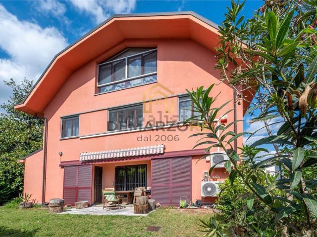 Villetta bifamiliare in vendita di 200 m² in Via Morona, 73