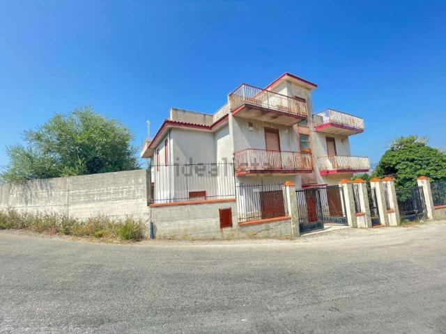 Villetta bifamiliare in vendita di 200 m² in Via Moscala