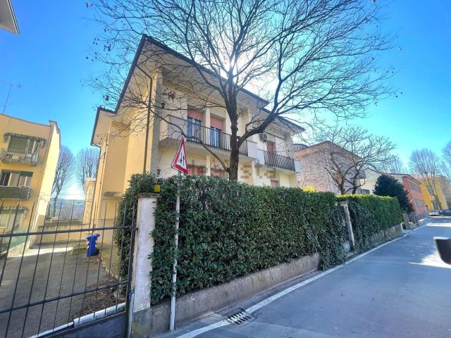 Villetta bifamiliare in vendita di 200 m² in Via Murri, 13