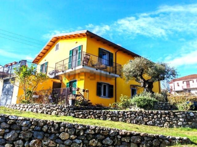 Villetta bifamiliare in vendita di 200 m² in Via N. Bixio