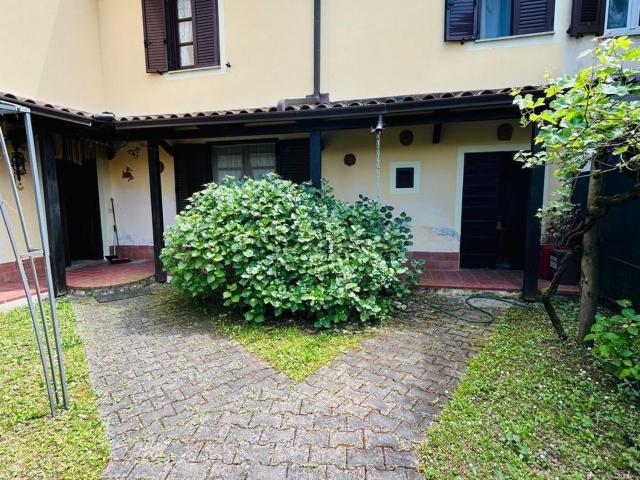 Villetta bifamiliare in vendita di 200 m² in Via Nazionale, 249