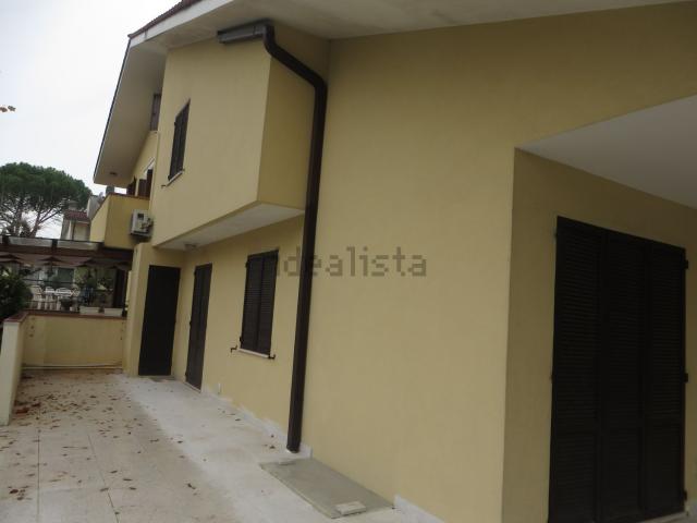 Villetta bifamiliare in vendita di 200 m² in Via Paolo Nani