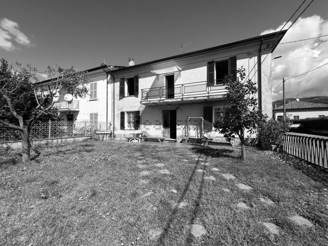 Villetta bifamiliare in vendita di 200 m² in Via Palvotrisia, 41