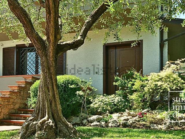 Villetta bifamiliare in vendita di 200 m² in Via Palagina