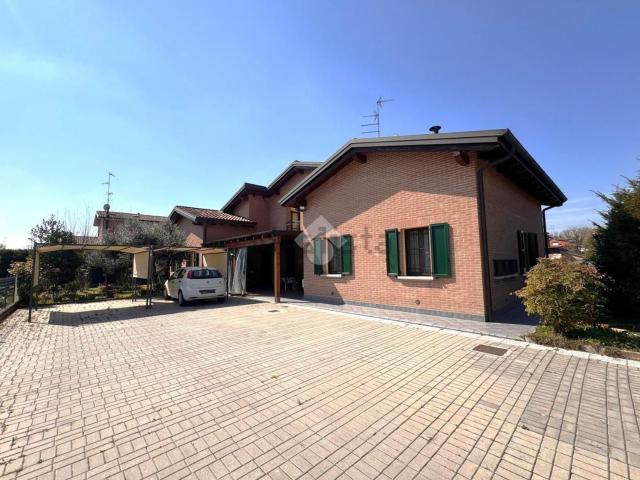 Villetta bifamiliare in vendita di 200 m² in Via Palmiro Togliatti, 20