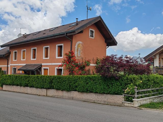 Villetta bifamiliare in vendita di 200 m² in Via Pennar, 15