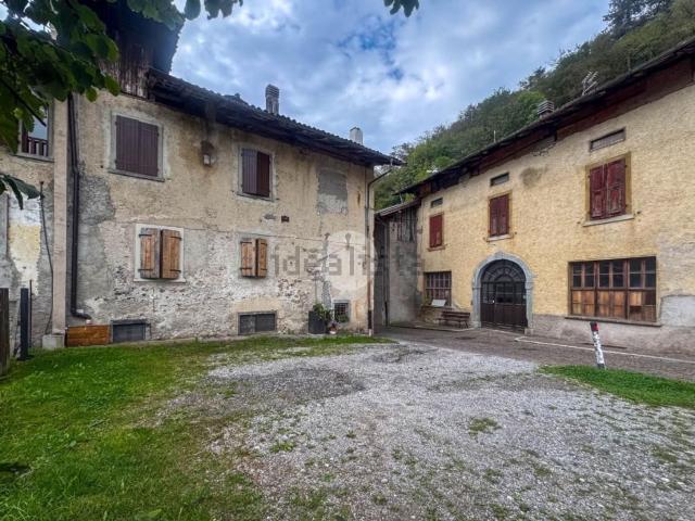 Villetta bifamiliare in vendita di 200 m² in Via Peluca, 18