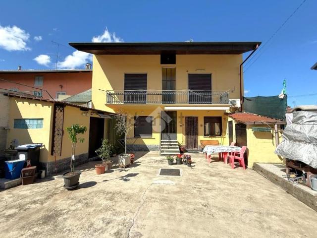 Villetta bifamiliare in vendita di 200 m² in Via per Casale
