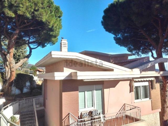 Villetta bifamiliare in vendita di 200 m² in Via per Pineland