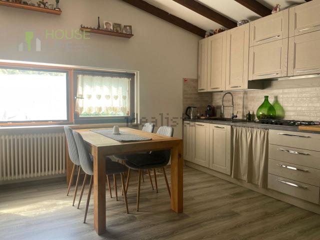 Villetta bifamiliare in vendita di 200 m² in Via Ponte Verde