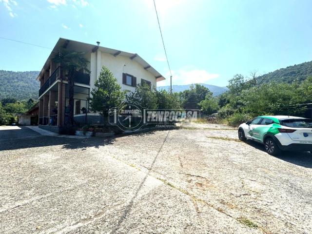 Villetta bifamiliare in vendita di 200 m² in Via Pragranero, 43