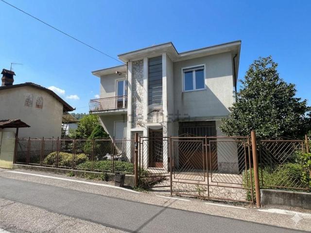 Villetta bifamiliare in vendita di 200 m² in Via Quarone, 6