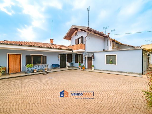 Villetta bifamiliare in vendita di 200 m² in Via Risorgimento, 18
